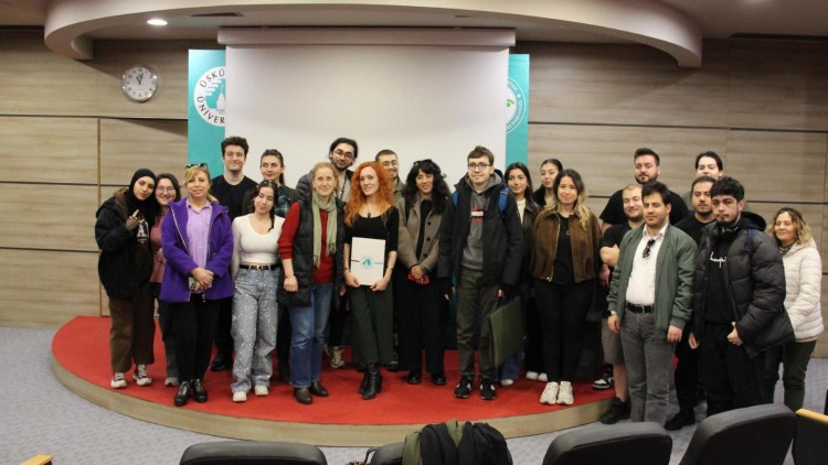 Dr. Öğr. Üyesi İrem Çoban, tasarım deneyimlerini Üsküdar İletişim öğrencileriyle paylaştı