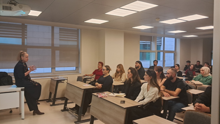 Halkla İlişkiler ve Tanıtım Bölümü öğrencileri mezuniyet projesi sürecine hazırlanıyor