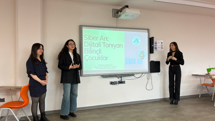 Halkla İlişkiler ve Tanıtım öğrencileri mezuniyet projelerini jüriye sundu