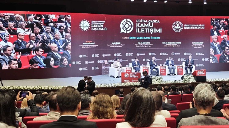 Prof. Dr. Gül Esra Atalay, Dijital Çağda Kamu İletişimi paneline katıldı