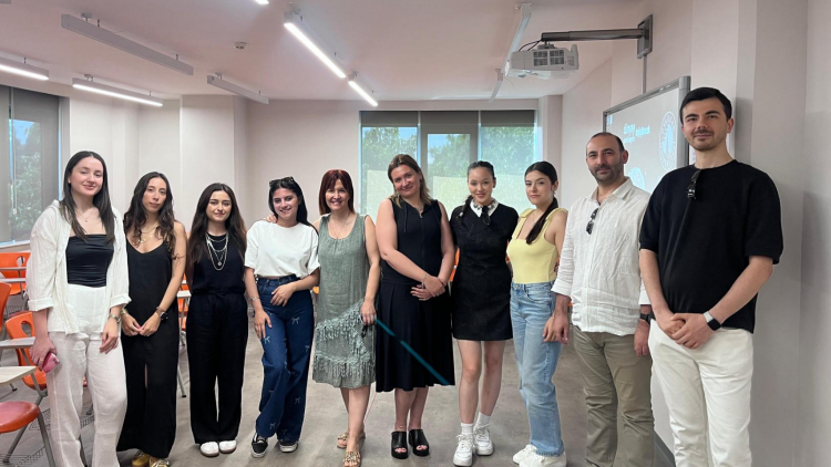 Reklamcılık öğrencileri kampanya sunumlarıyla jüri karşısında