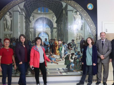 Prof. Dr. Emre Tandırlı,  Raffaello Sanzio’nun 16. yüzyılda yapmış olduğu Atina Okulu adlı eseri Üsküdar Üniversitesi'ne kazandırdı.