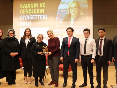 Üsküdar Üniversitesi, Sosyal ve Siyaset Kulübü tarafından düzenlenen "Kadının ve Gençlerin Siyasetteki Rolü" etkinliğine