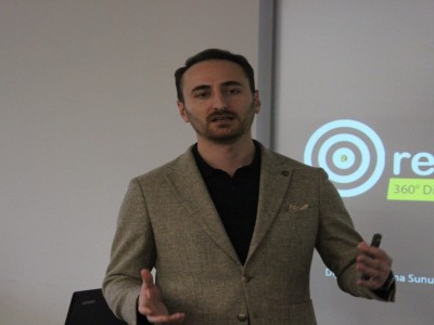 Pazarlama Ajans Başkanı Mustafa Çelik,  “Geleneksel Pazarlamadan Dijital Pazarlamaya Yolculuk” etkinliği kapsamında Üsküdar Üniversitesi'ne konuk oldu