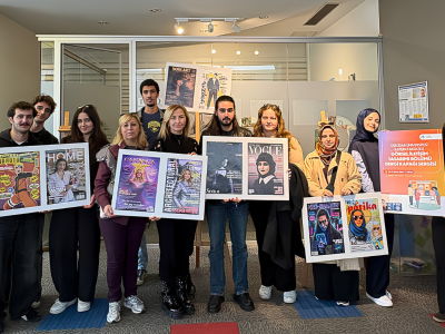 Öğrenciler dergi kapağı tasarımları sergiledi.
