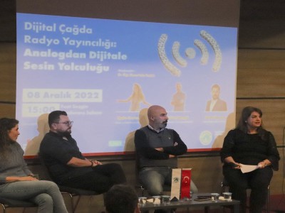 ‘Dijital Çağda Radyo Yayıncılığı: Analogdan Dijitale Sesin Yolculuğu’ başlıklı etkinlik Kafa Radyo ekibinin katılımlarıyla gerçekleştirildi.