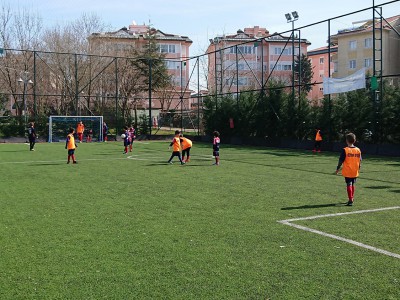KÜFÜRSÜZ FUTBOL SAHASI