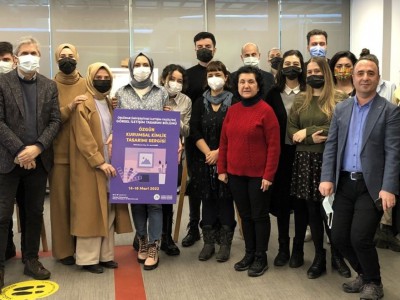 Üsküdar İletişim'de kurumsal kimlik tasarımları sergisi açıldı