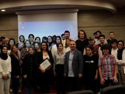 “İllüstratörün Hayatta Kalma Rehberi ve Girişimcilik” başlıklı etkinlik gerçekleştirildi.