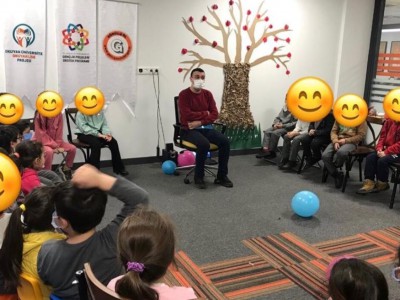 Okuyan Üniversite-Okuyan Lise Projesi'nden "Küçüklere Kitap Okuma" etkinliği