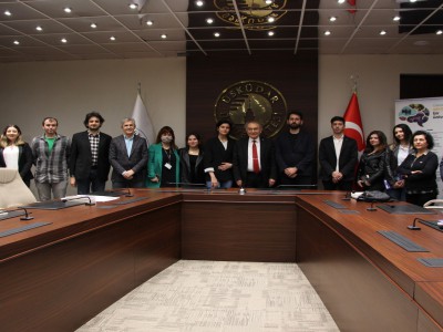 Genç İletişimciler Yarışmasından ödül alan Üsküdar İletişimli 6 öğrenci ve Red Carpet ödülü alan 1 öğrenci Prof Dr Nevzat Tarhan tarafından ağırlandı