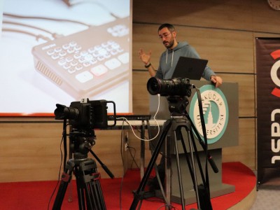 Haber Üsküdar

Üsküdar Üniversitesi İletişim Fakültesi Radyo, Televizyon ve Sinema Bölümü öğrencileri Mediacast Ajans tarafından düze