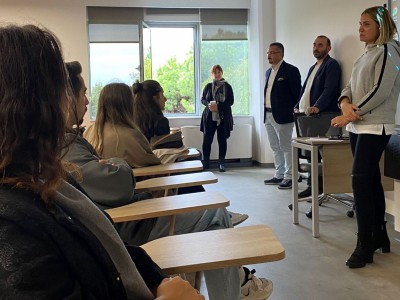 Üsküdar Üniversitesi İletişim Fakültesi Reklamcılık Bölümü 4. sınıf öğrencilerine yönelik Mezuniyet Projesi dersi hakkında bilgilendi