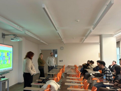 Reklamcılık öğrencileri sektördeki pratikleri, ders döneminde tecrübe edecek.