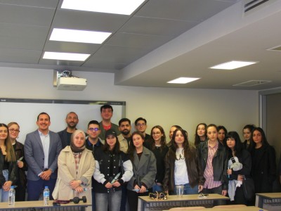 Savaş Ceneviz öğrencilerle buluştu: Pazarlamanın temelleri konuşuldu