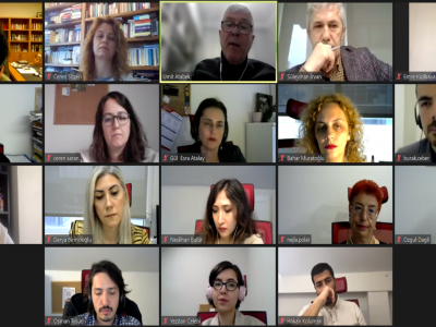 Sempozyumun yuvarlak masa oturumunda gazeteci ve akademisyenler ‘medyanın geleceğini’ tartıştı