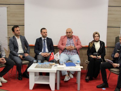 USMEK ve Üsküdar Üniversitesi Gazetecilik ve Yeni Medya İletişim Bölümü iş birliğiyle Sosyal Medya ve Gazetecilik Paneli gerçekleştirildi.