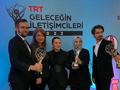 Üsküdar Üniversitesi İletişim Fakültesi öğrencileri de bir birincilik ve bir ikincilik ödülünün sahibi oldular.