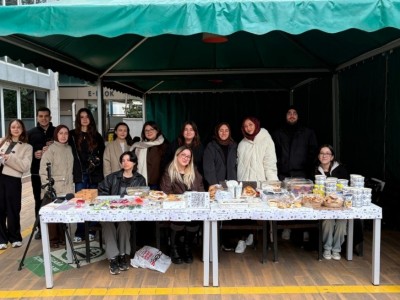 Üsküdar İletişim öğrencilerinden okul kedileri için destek standı