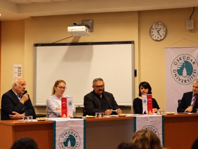 Üsküdar Üniversitesi'nde düzenlenen panelde, yerel basının ekonomik sorunları, basın özgürlüğü ve bağımsız gazeteciliğin geleceği ele alındı.