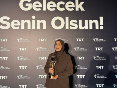 Üsküdar İletişim öğrencisi Sena Şeyda’ya TRT’den üçüncülük ödülü.