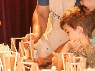 AntWorks Çocuk Ahşap Atölyesinde,  çocukların kendi nasıl geliştirdiğini, nasıl sosyalleştiğine dair Çiğdem Erol ile bir röportaj gerçekleştirdik.