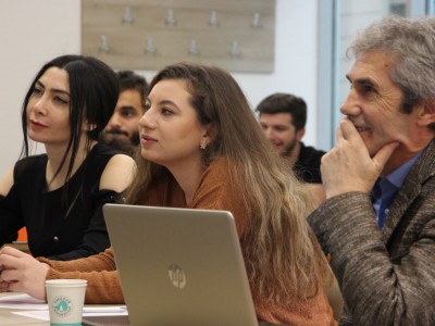 Yeni Medya ve Gazetecilik öğrencileri mezuniyet projelerini jüri önünde sundular.