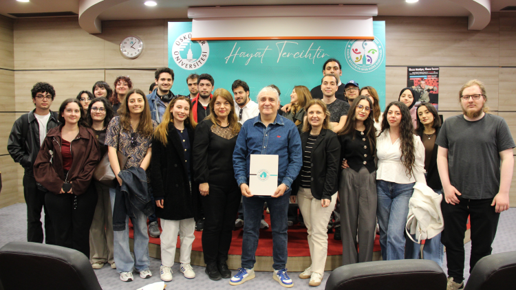 Üsküdar İletişim'de radyo heyecanı: Öğrenciler canlı yayına konuk oldu